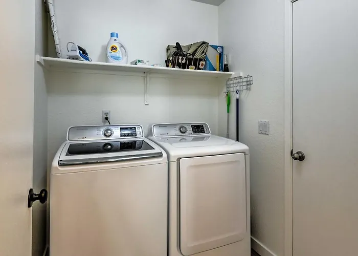 Updated W/ Spacious Backyard & Fire Pit! Holiday home Mesa