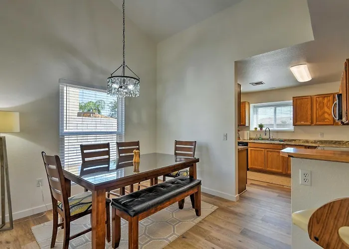 Updated W/ Spacious Backyard & Fire Pit! * Mesa