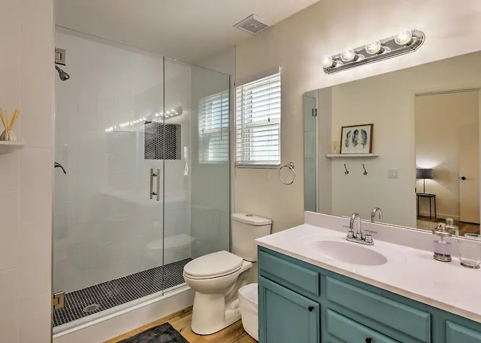 Holiday home Updated W/ Spacious Backyard & Fire Pit! Mesa