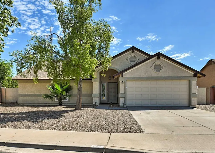 Holiday home Updated W/ Spacious Backyard & Fire Pit! *