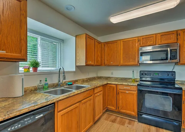 Updated W/ Spacious Backyard & Fire Pit! *