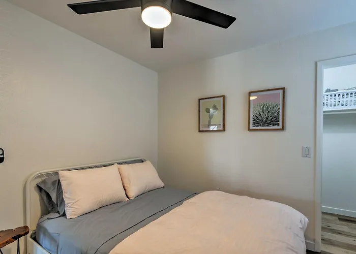 Holiday home Updated W/ Spacious Backyard & Fire Pit! Mesa