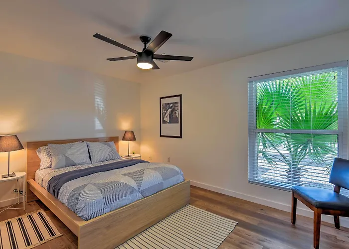 Updated W/ Spacious Backyard & Fire Pit! Holiday home Mesa