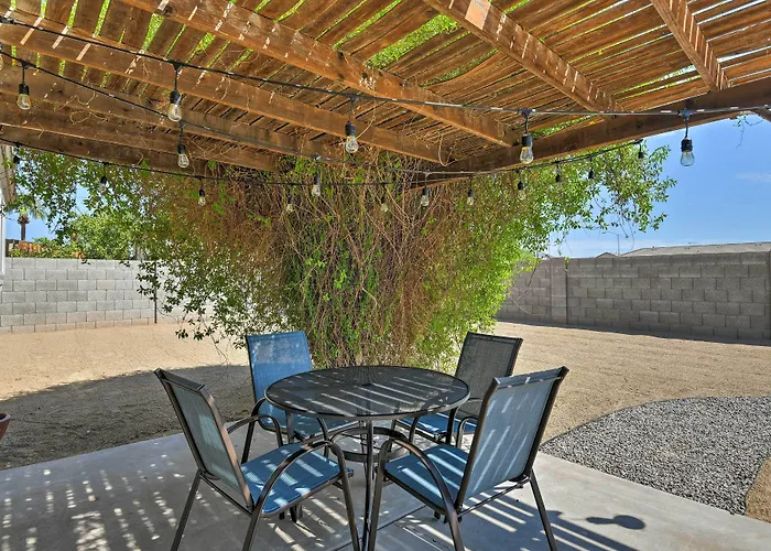 Updated W/ Spacious Backyard & Fire Pit! Holiday home Mesa