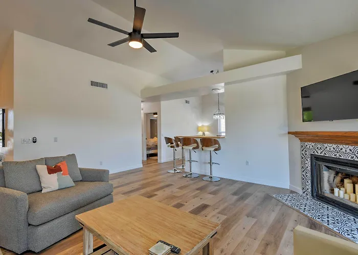 Updated W/ Spacious Backyard & Fire Pit! Ferienhaus *