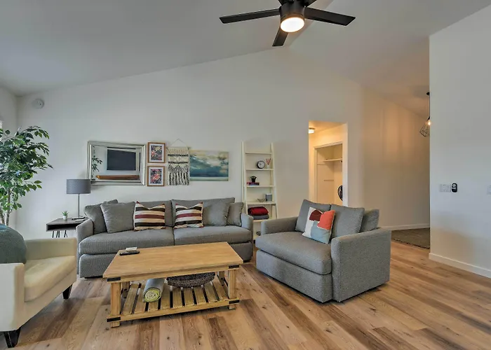 Updated W/ Spacious Backyard & Fire Pit! Mesa