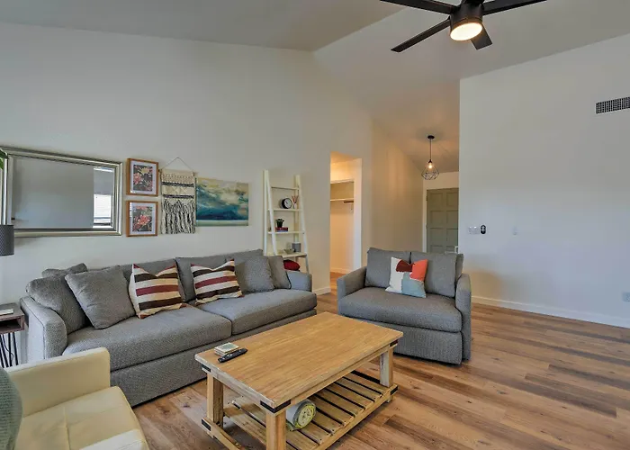 Ferienhaus Updated W/ Spacious Backyard & Fire Pit!